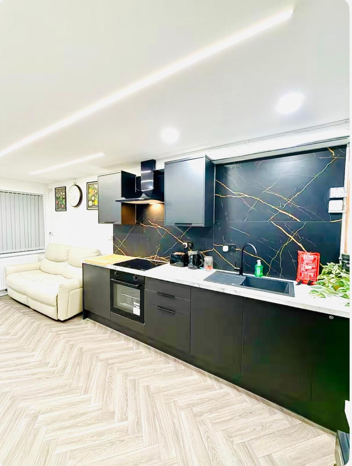 Birmingham City Centre- 9 Bed House With Free Parking エクステリア 写真