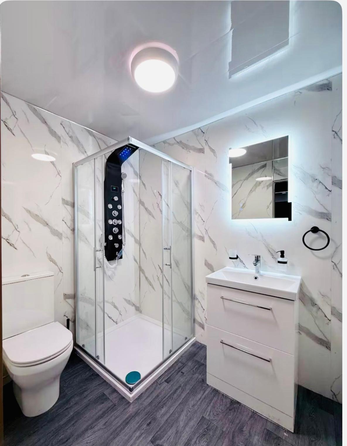 Birmingham City Centre- 9 Bed House With Free Parking エクステリア 写真